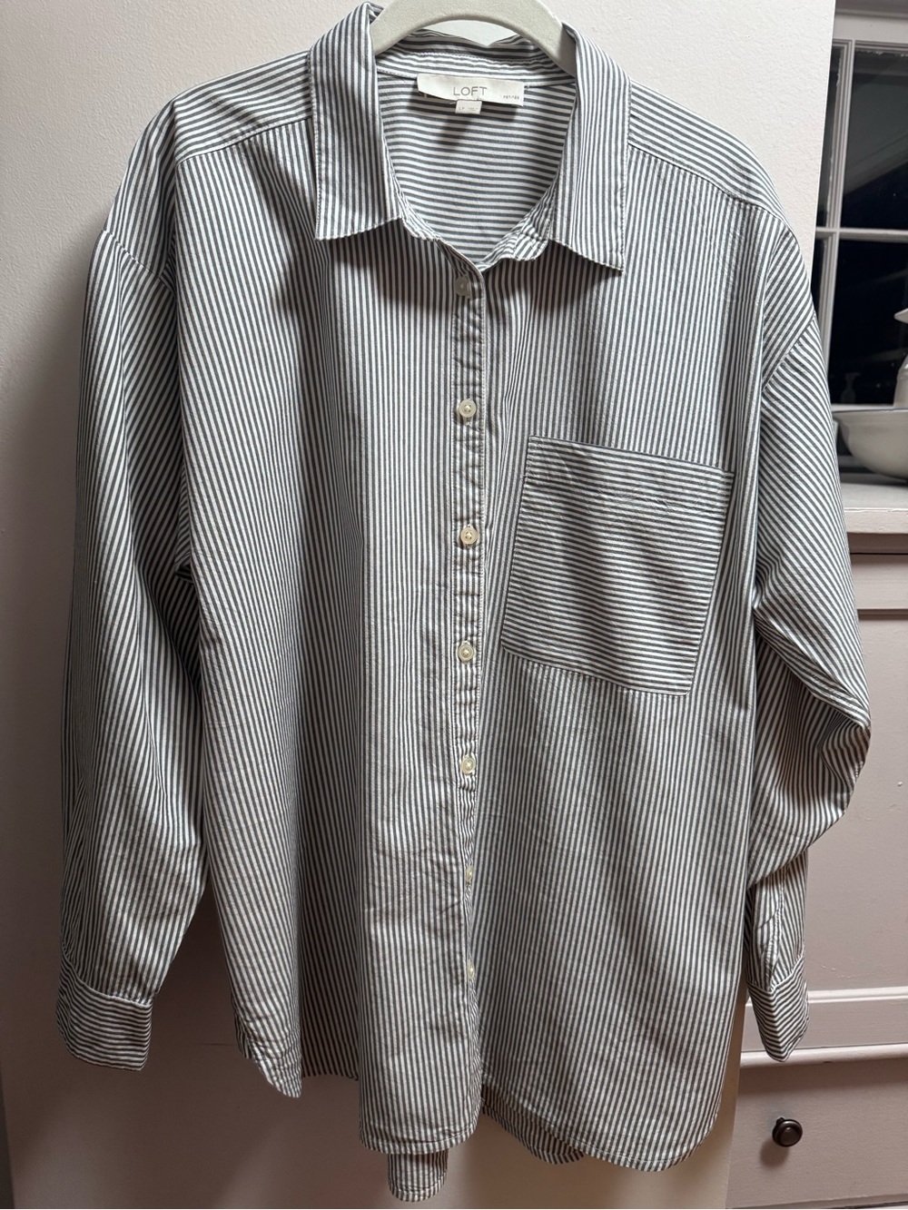 Bundle 4 $10 items for $30 LOFT Women’s Gray & White Striped Button-Up Shirt